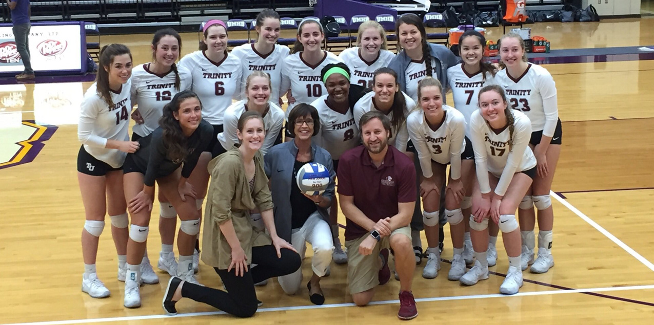 Jenkins Becomes Third D3 Volleyball Coach to 900 Wins