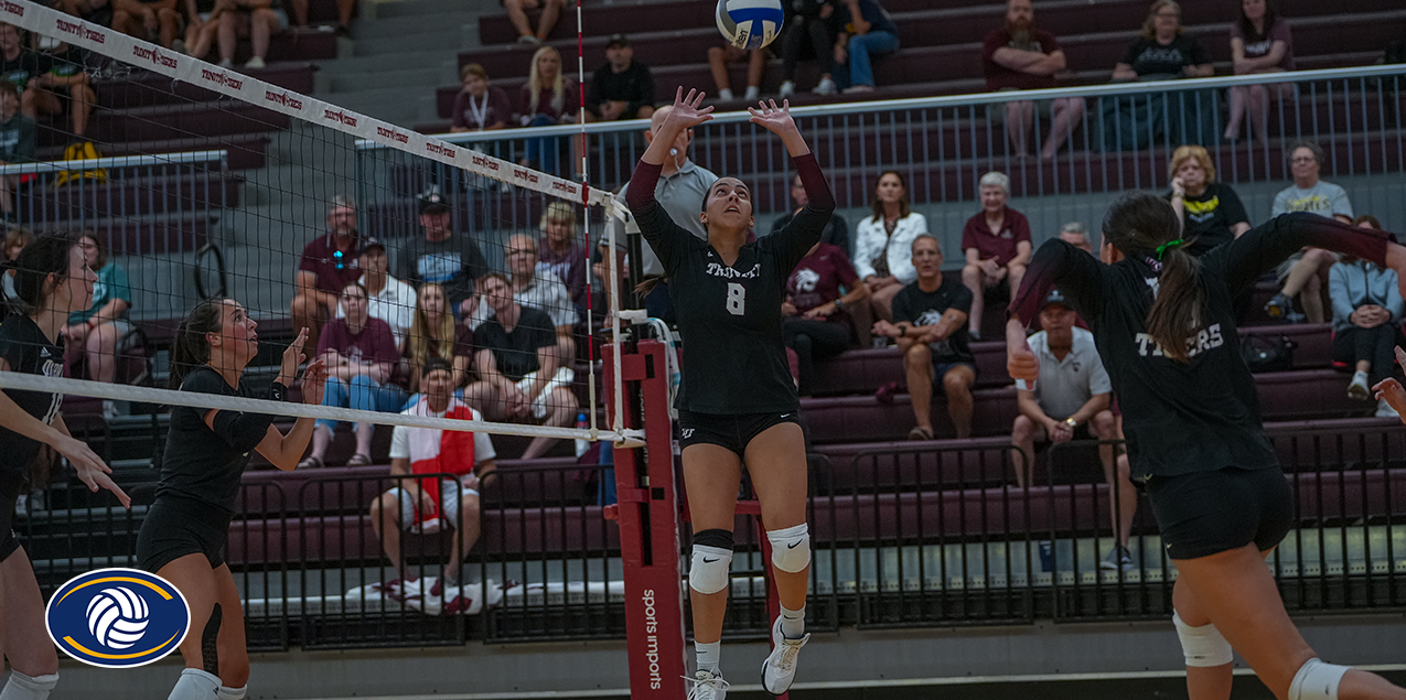 Kendall DeRivel, Trinity University, Setter of the Week (Week 9)