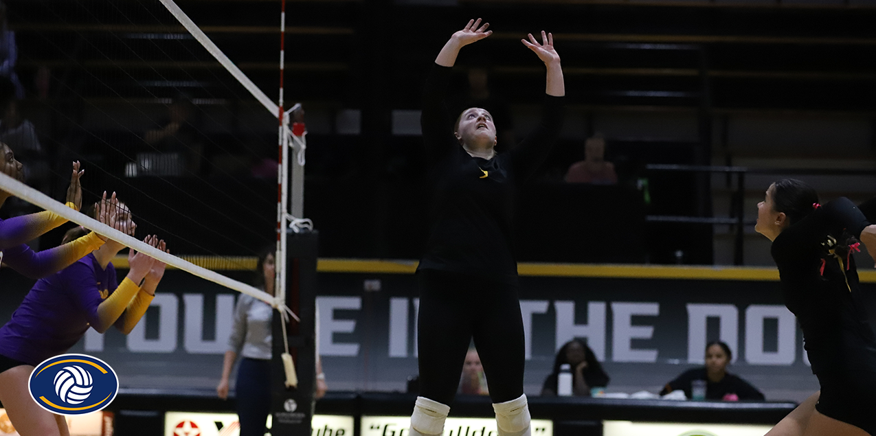 Shavonne Respondek, Texas Lutheran University, Setter of the Week (Week 10)